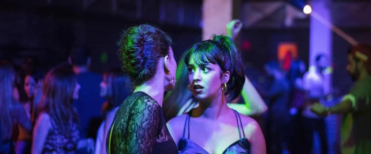 Watch Beauty and the Dogs