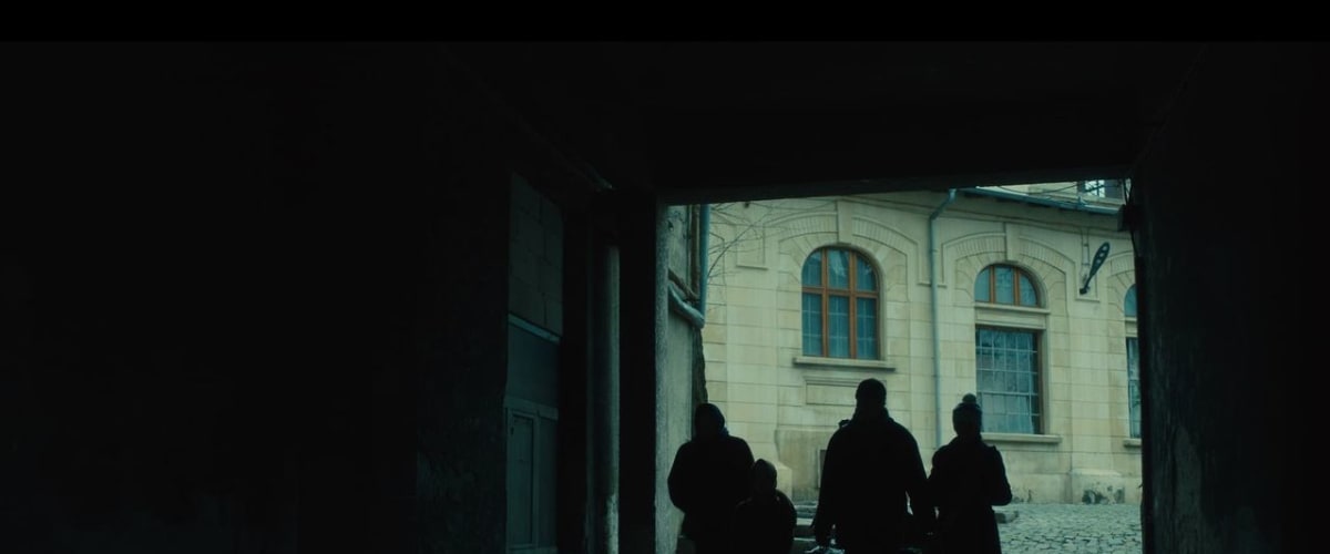 Watch Between Borders