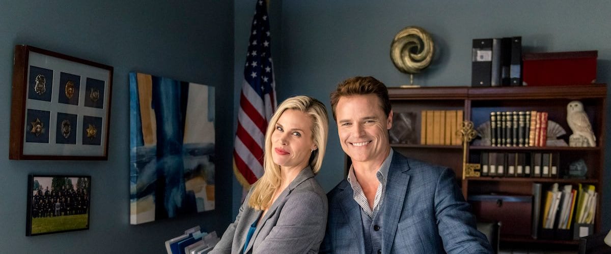 Eat, Drink & Be Buried: A Gourmet Detective Mystery