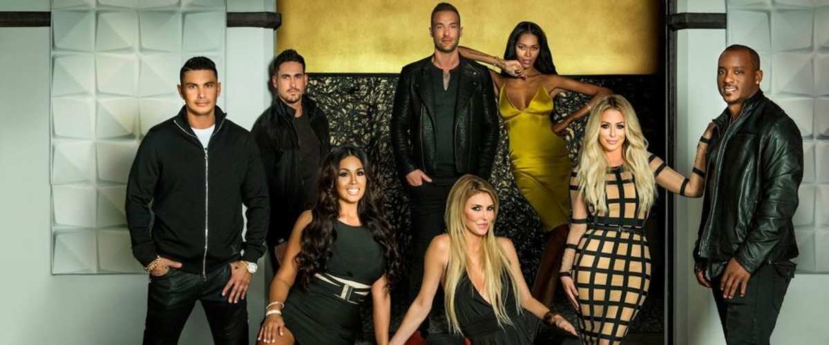 Watch Famously Single - Season 1