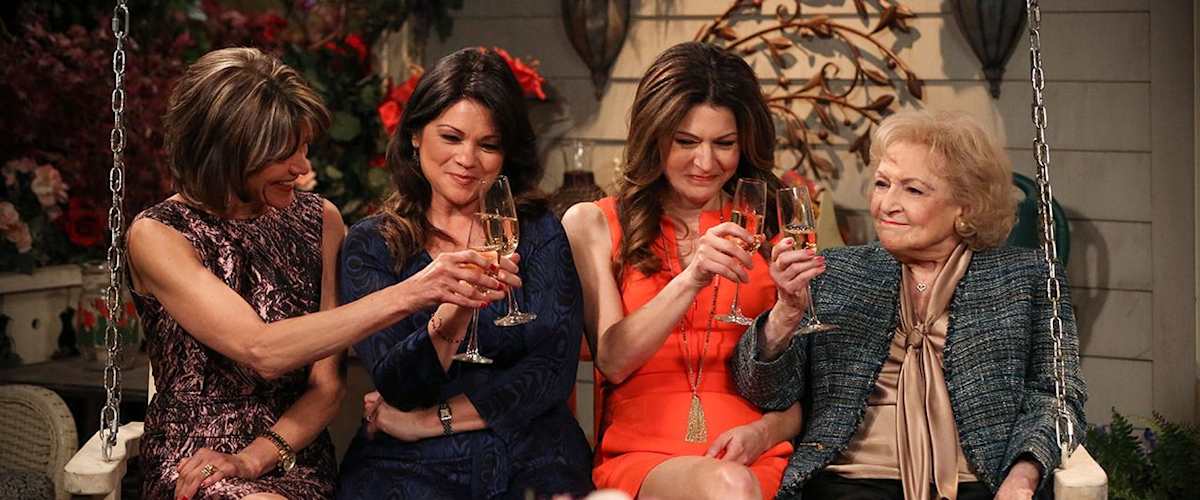Watch Hot in Cleveland - Season 3