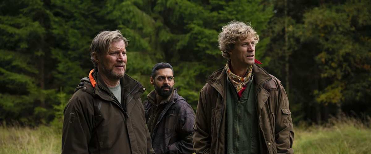 Watch Hunters on a White Field