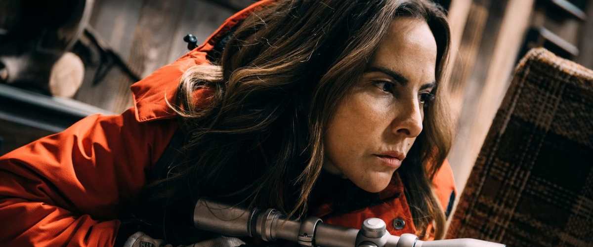 Watch Hunting Ava Bravo