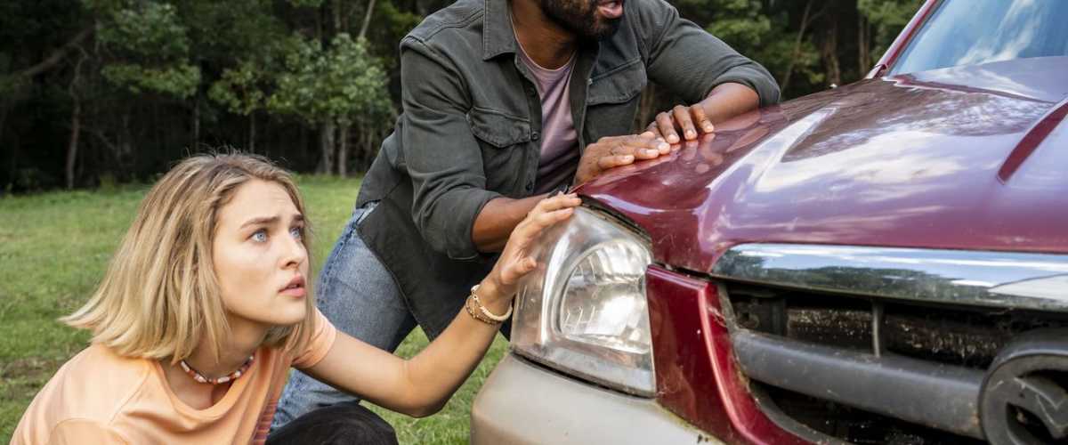 Watch La Brea - Season 3