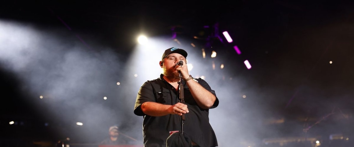Watch Luke Combs: Dive Bars to Country Star