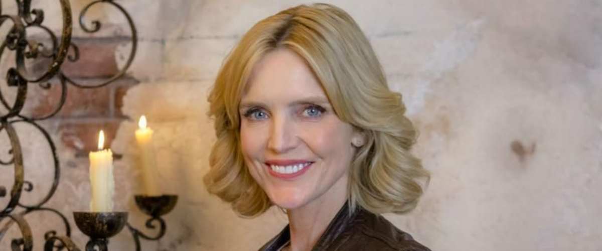 Watch Past Malice: An Emma Fielding Mystery