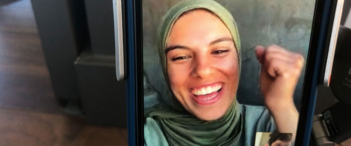 Watch Put Your Soul on Your Hand and Walk