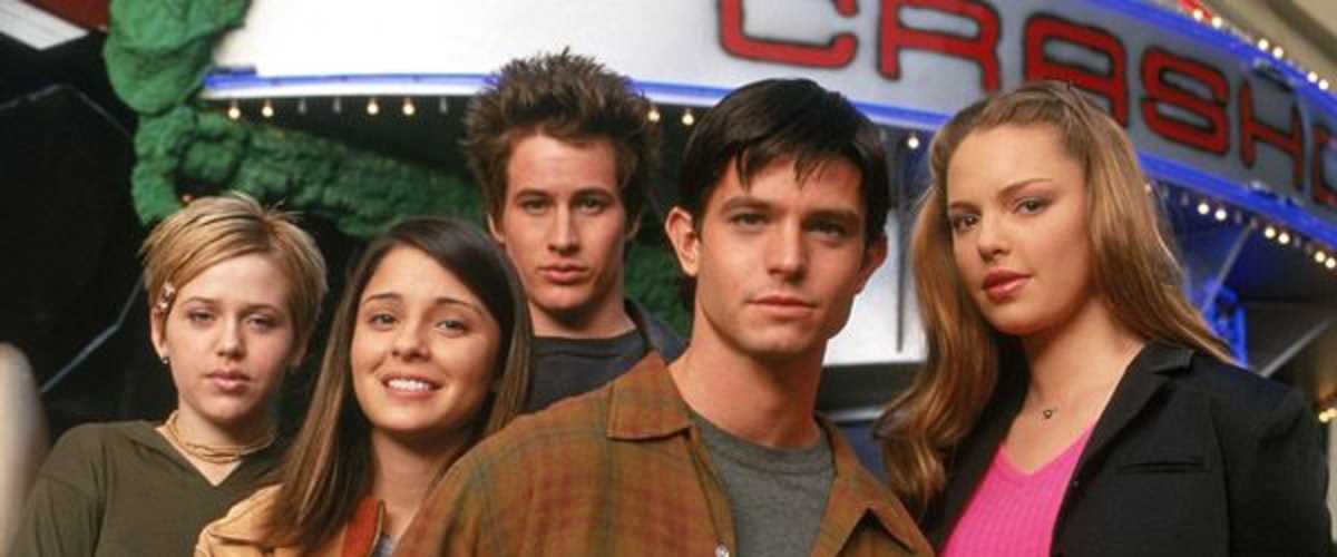 Watch Roswell - Season 2
