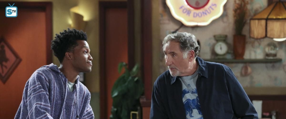 Watch Superior Donuts - Season 1
